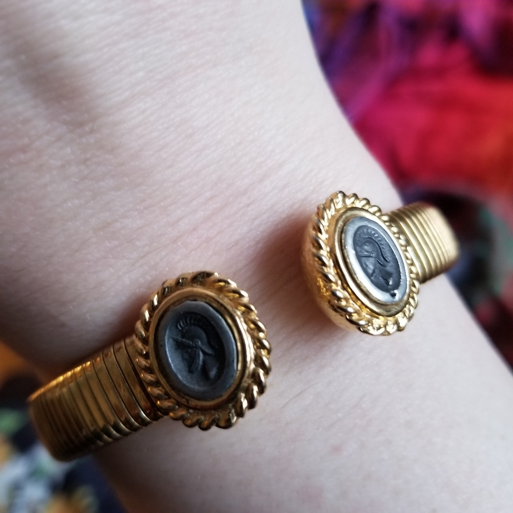 Relisted -Vintage Roman Soldiers bracelet gold tone cameo bangle cuff - Picture 14 of 14
